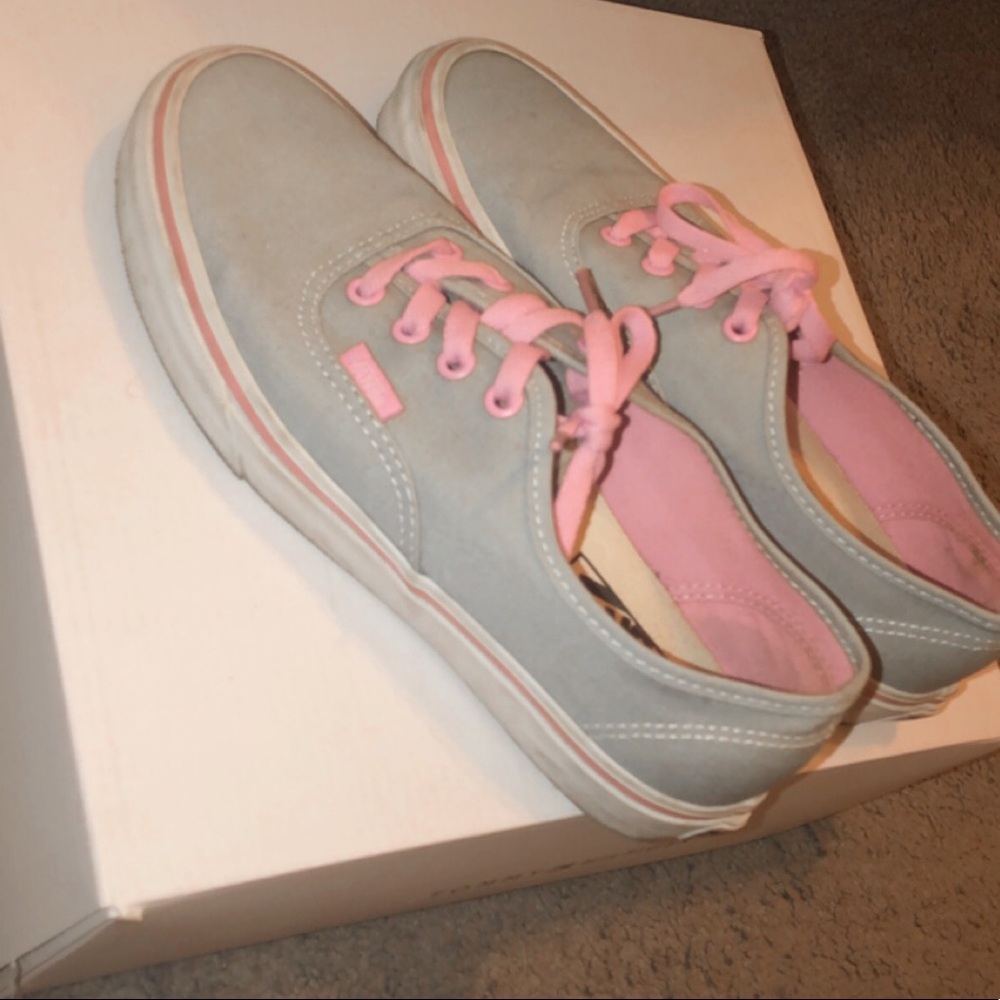 pink and grey vans :)